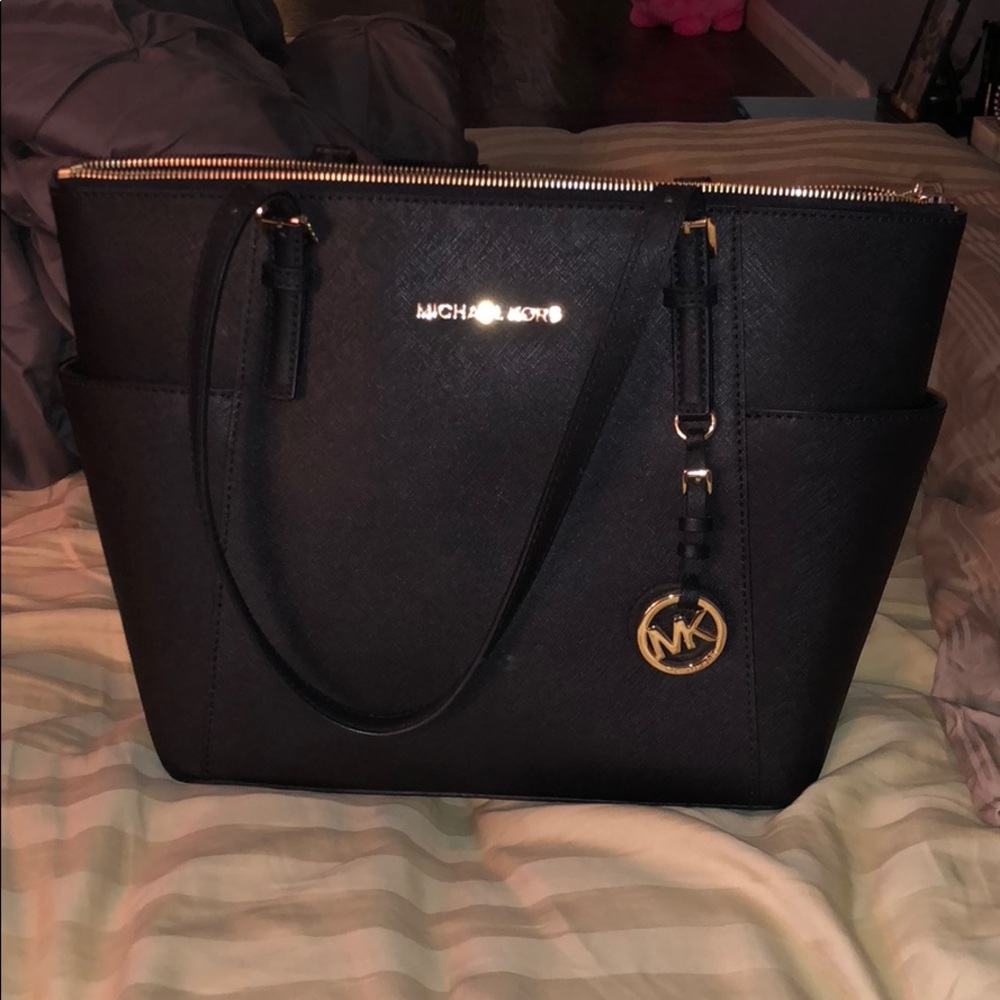Micheal kors purse